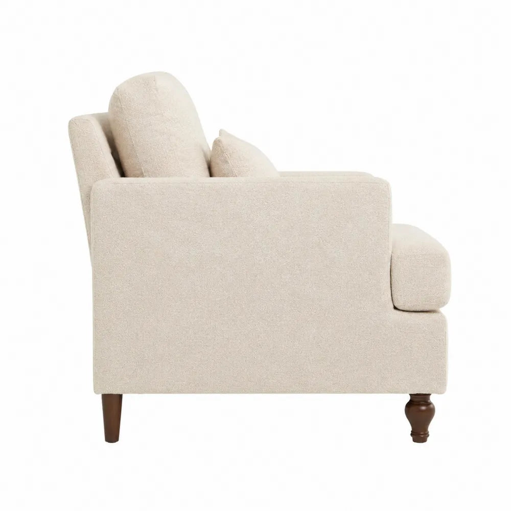 Sofá de tela beige con patas de madera